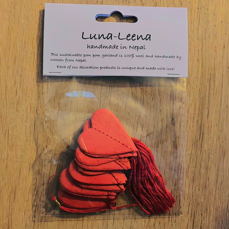 Luna-Leena Small Heart Garland rood - Eco Paper - handgemaakt in Nepal