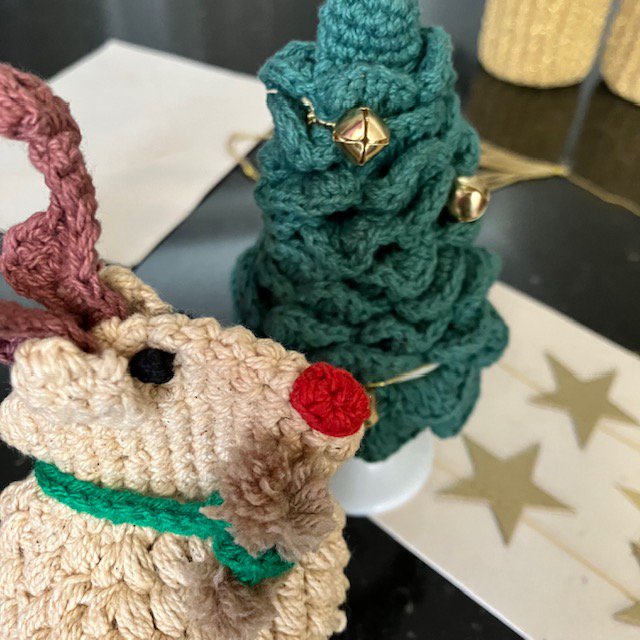 Luna-Leena 2x eierwarmer kerstboom groen/goud - Biologisch Katoen - Handgehaakt in Nepal