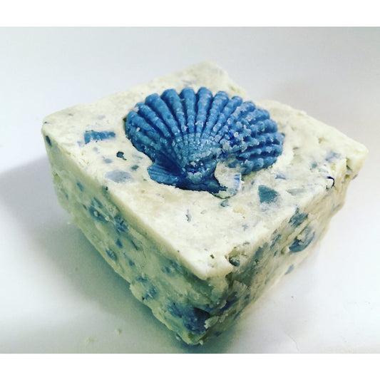 Marika Olijfoliezeep wit/blauw- blauw/wit met schelp, 6x6x4cm
