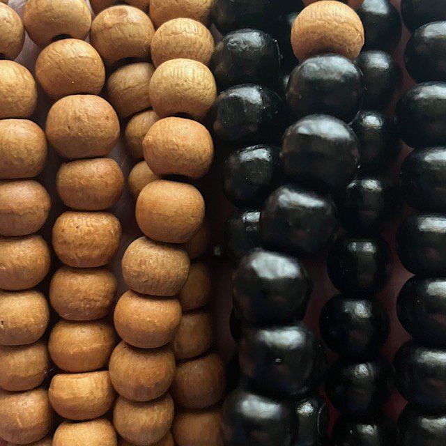 Luna-Leena telefoonsnoer zwart hout - natuurlijke houten kralen - handgemaakt in Nepal