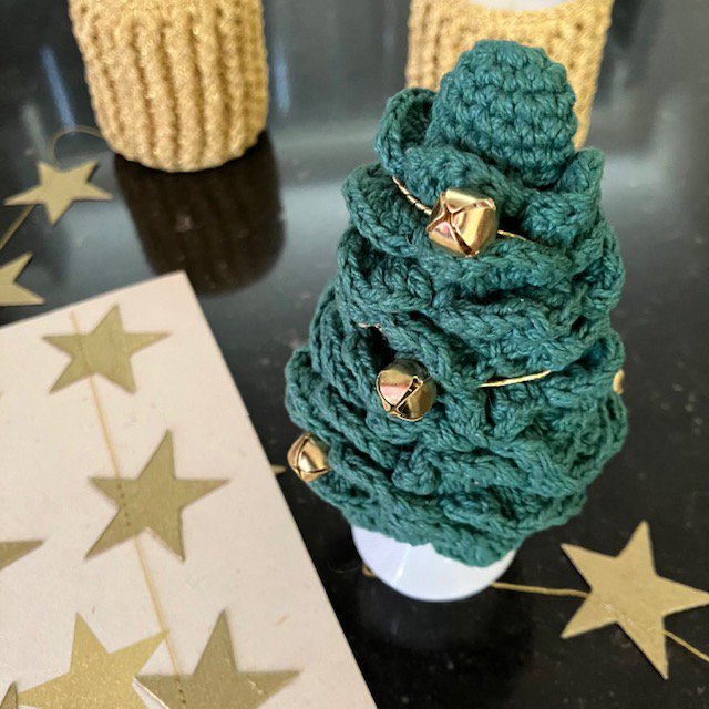 Luna-Leena 2x eierwarmer kerstboom groen/goud - Biologisch Katoen - Handgehaakt in Nepal
