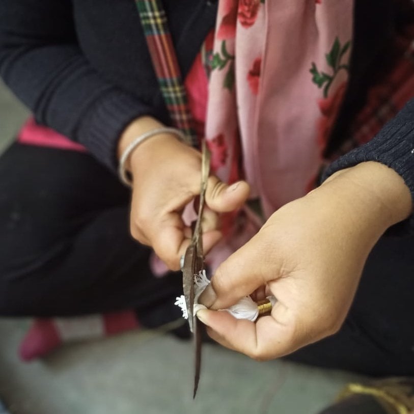 Luna-Leena Keychain kwamen grijs/zwart- Handgemaakt in Nepal