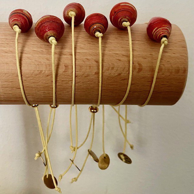 Luna-Leena Bracelet Oval Red - gemaakt van bestaande armbanden in Nepal