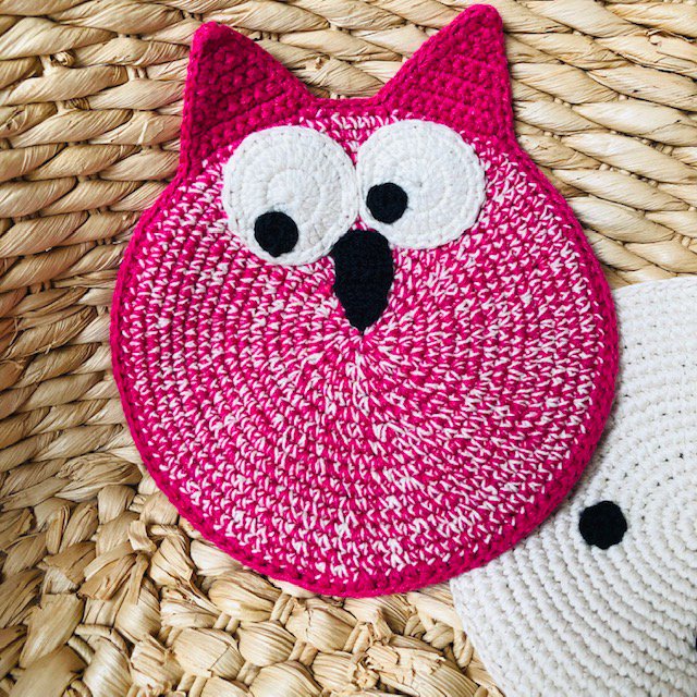 Luna-Leena uil plat knuffeldoekje met geluid - Roze - Biologisch katoen - Handgehaakt in Nepal