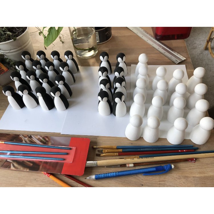 Luna-Leena 2x ijsbeer houten kegelpop - 100% zachte wol - Handgemaakt in Nepal en Nederland