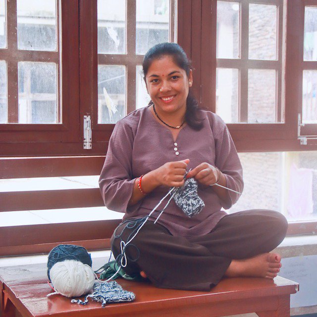 Luna-Leena babyslofjes merino zachte wol - grijs gemêleerd - handgemaakt in Nepal