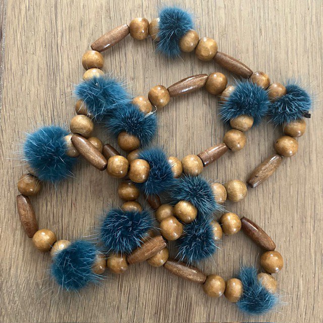 Luna-Leena armband Fluffy Bead Turquoise - één maat volwassen - gemaakt van bestaande kettingen van Nepal