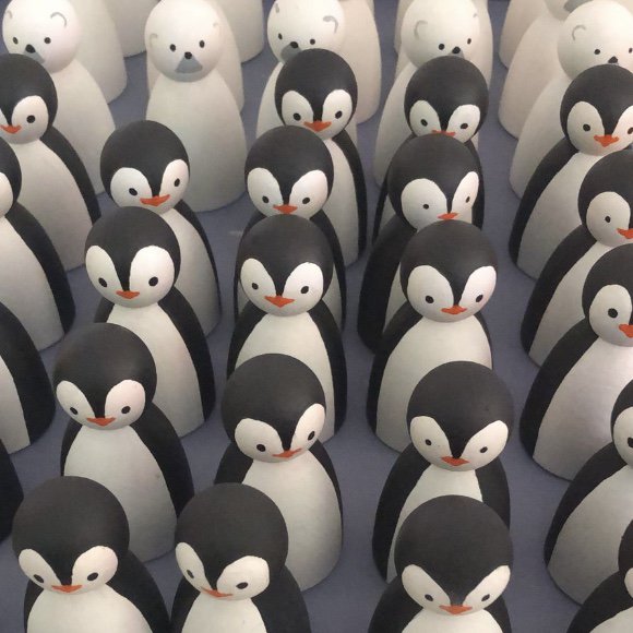 Luna-Leena 2x pinguïn houten kegelpop - handgemaakt in Nepal en Nederland