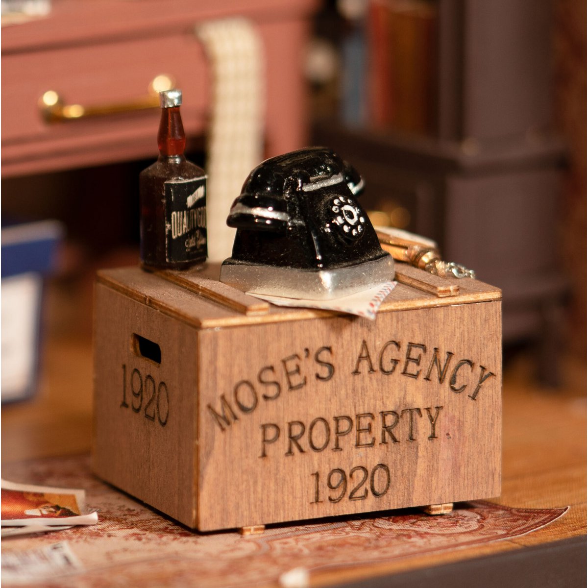 Robotime, DIY Huisje Mose's Detective Agency met LED verlichting