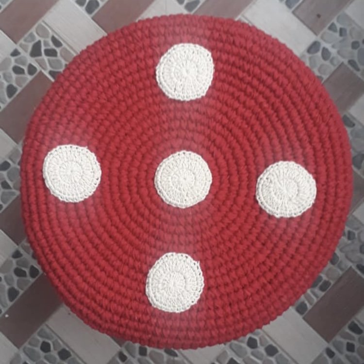 Luna-Leena kruk met paddestoelbekleding rood - Katoen & hout - Handgehaakt in Nepal