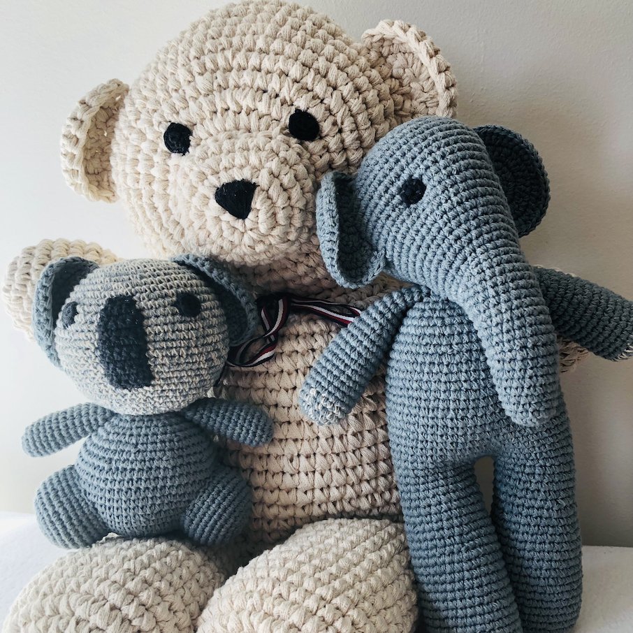 Luna-Leena koala plat knuffeldoekje met geluid - Blauwgrijs - Handgehaakt in Nepal