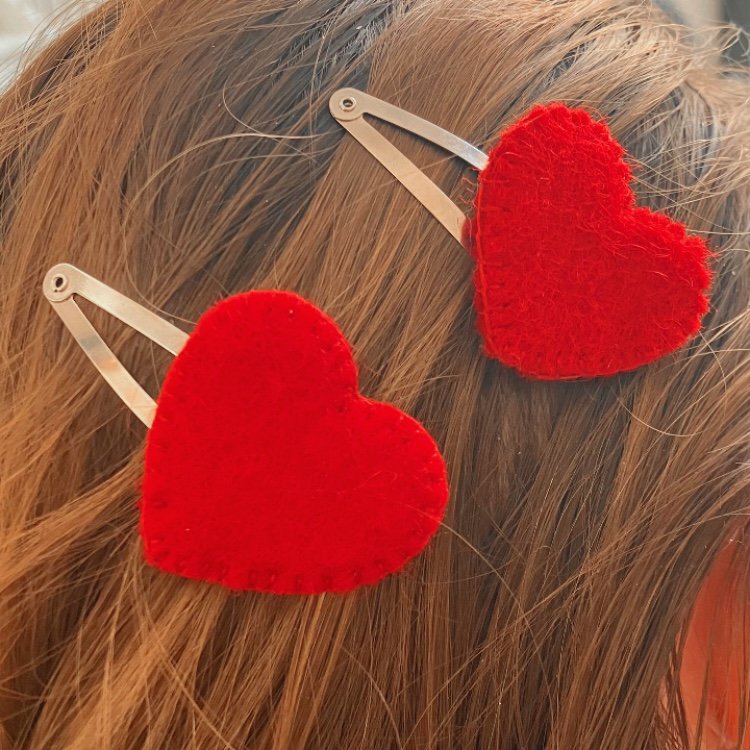 Luna-Leena Hair Clips Harten 2x - rood - viltwol - handgemaakt in Nepal