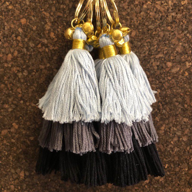 Luna-Leena Keychain kwamen grijs/zwart- Handgemaakt in Nepal
