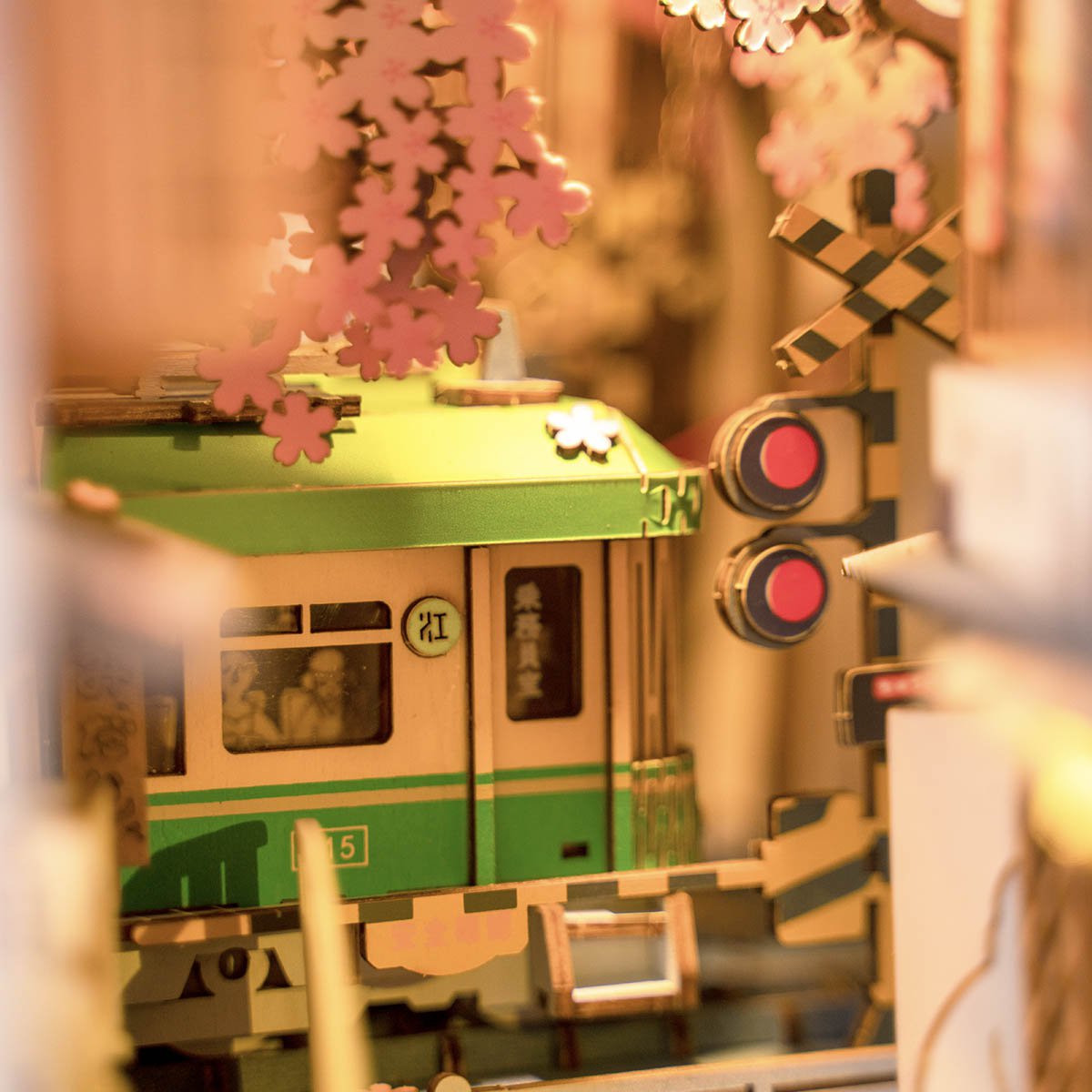 Robotime, DIY Book Nook Boekensteun Sakura Densya