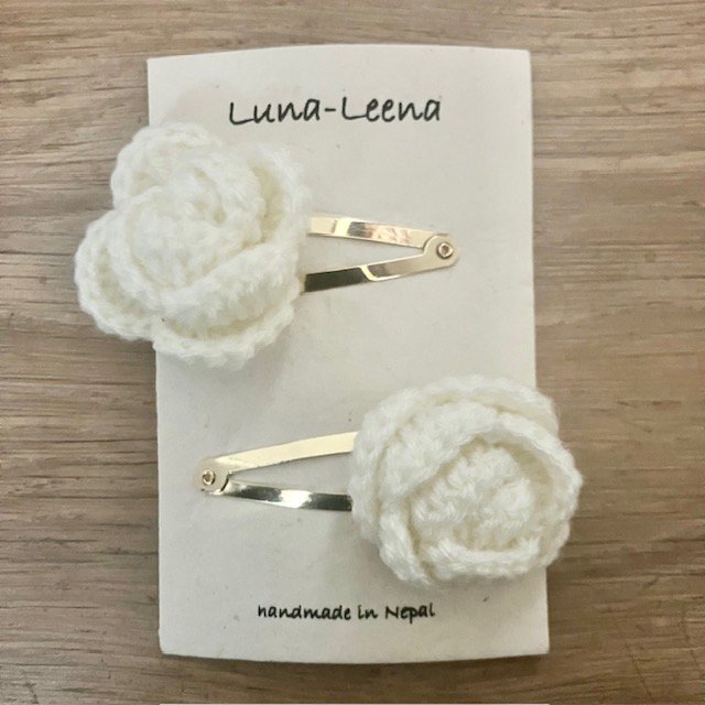 Luna-Leena haarspeldjes roze 2x - Gebroken wit - Zachte wol - Handgehaakt in Nepal