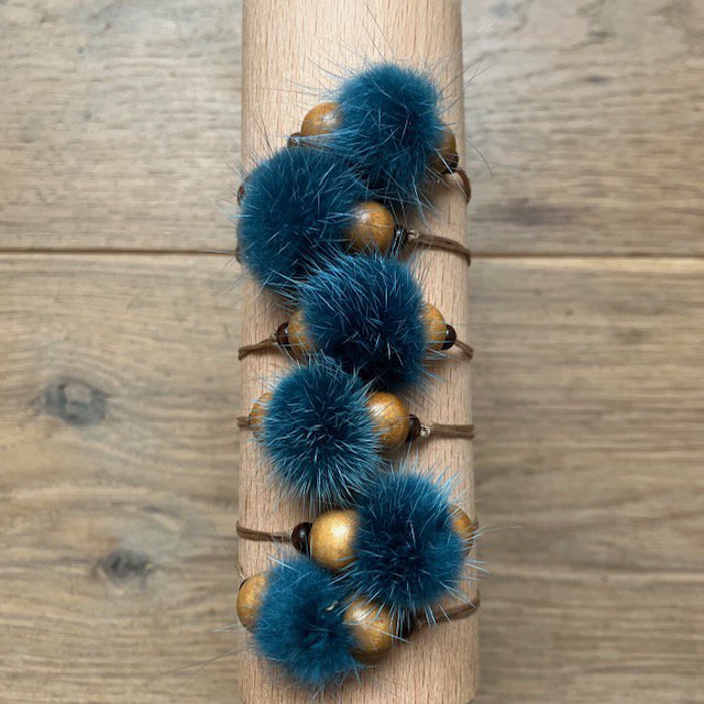 Luna-Leena armband Fluffy Bead Turquoise - één maat volwassen - gemaakt van bestaande kettingen van Nepal