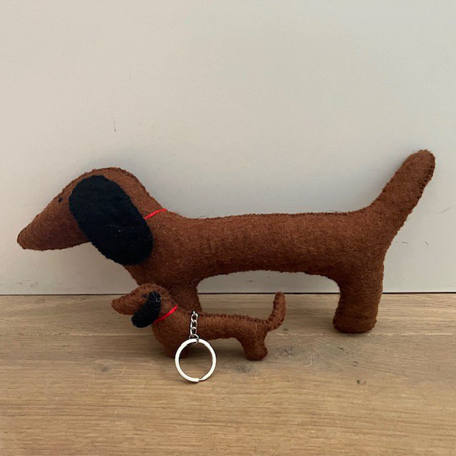 Luna-Leena Large Dachshund 'Luna' - Brown - 100% wolvilt - handgemaakt in Nepal