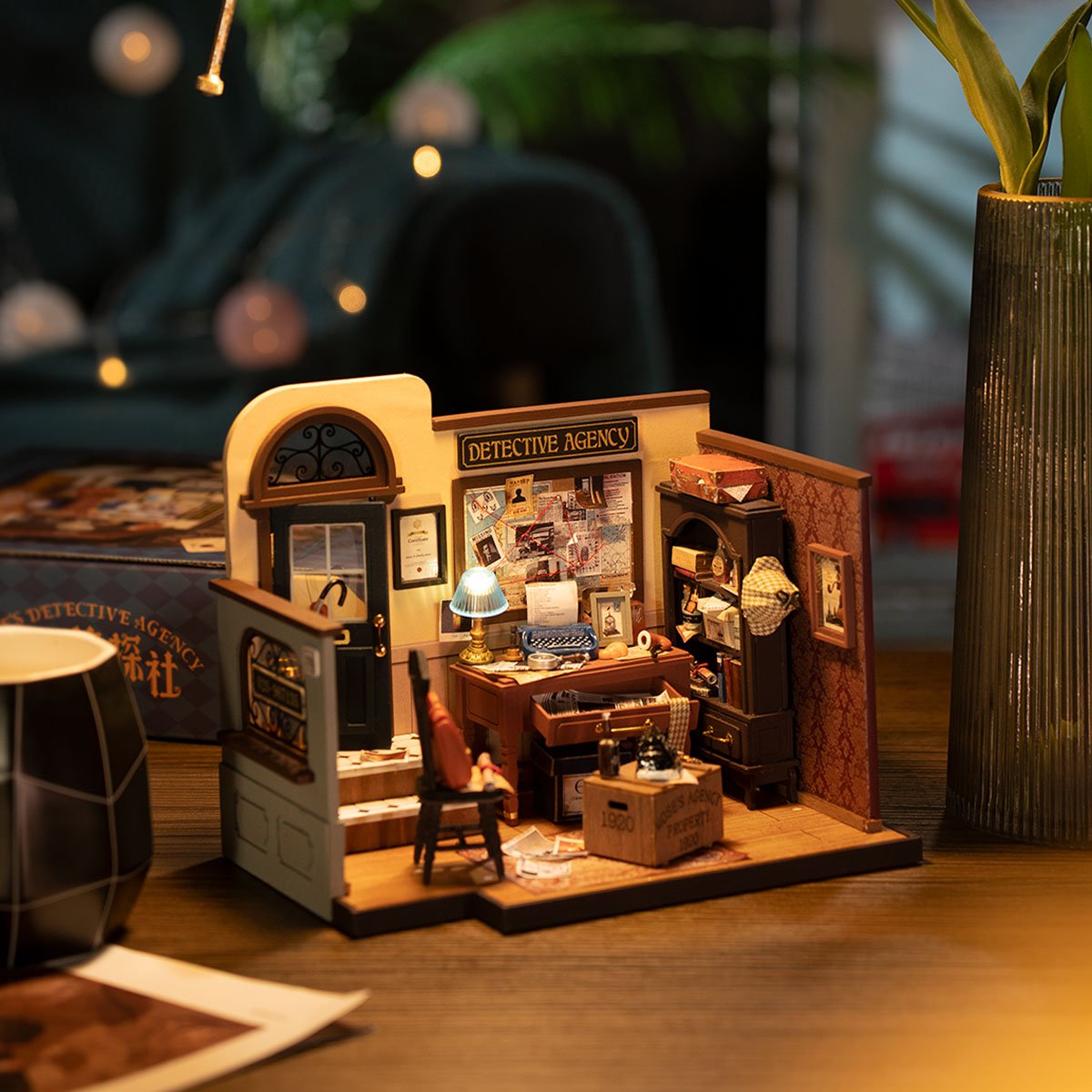 Robotime, DIY Huisje Mose's Detective Agency met LED verlichting