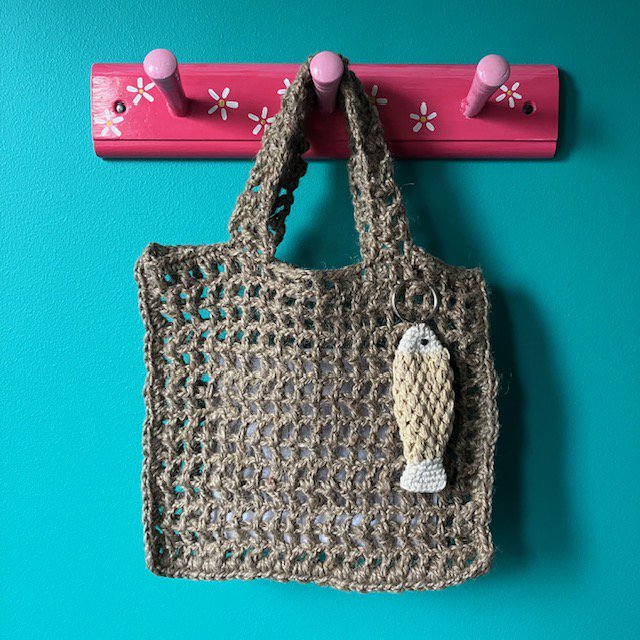 Luna-Leena Keychain Fish - Sand - Organic Cotton - Handgehaakt in Nepal