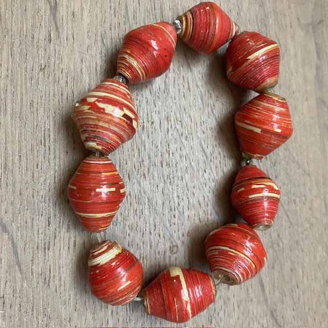 Luna-Leena Bracelet Oval Red - gemaakt van bestaande armbanden in Nepal