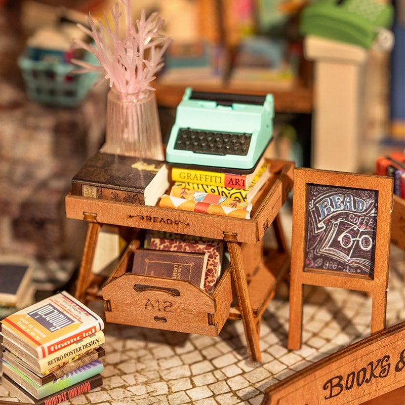 Robotime, DIY Huisje Corner Bookstore met LED verlichting, 25x16,7x18cm