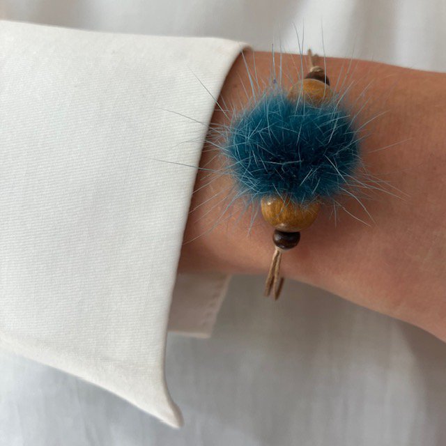 Luna-Leena armband Fluffy Bead Turquoise - één maat volwassen - gemaakt van bestaande kettingen van Nepal