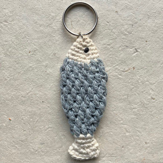 Luna-Leena Keychain Fish - Grijs - Organisch katoen - Handhaak in Nepal