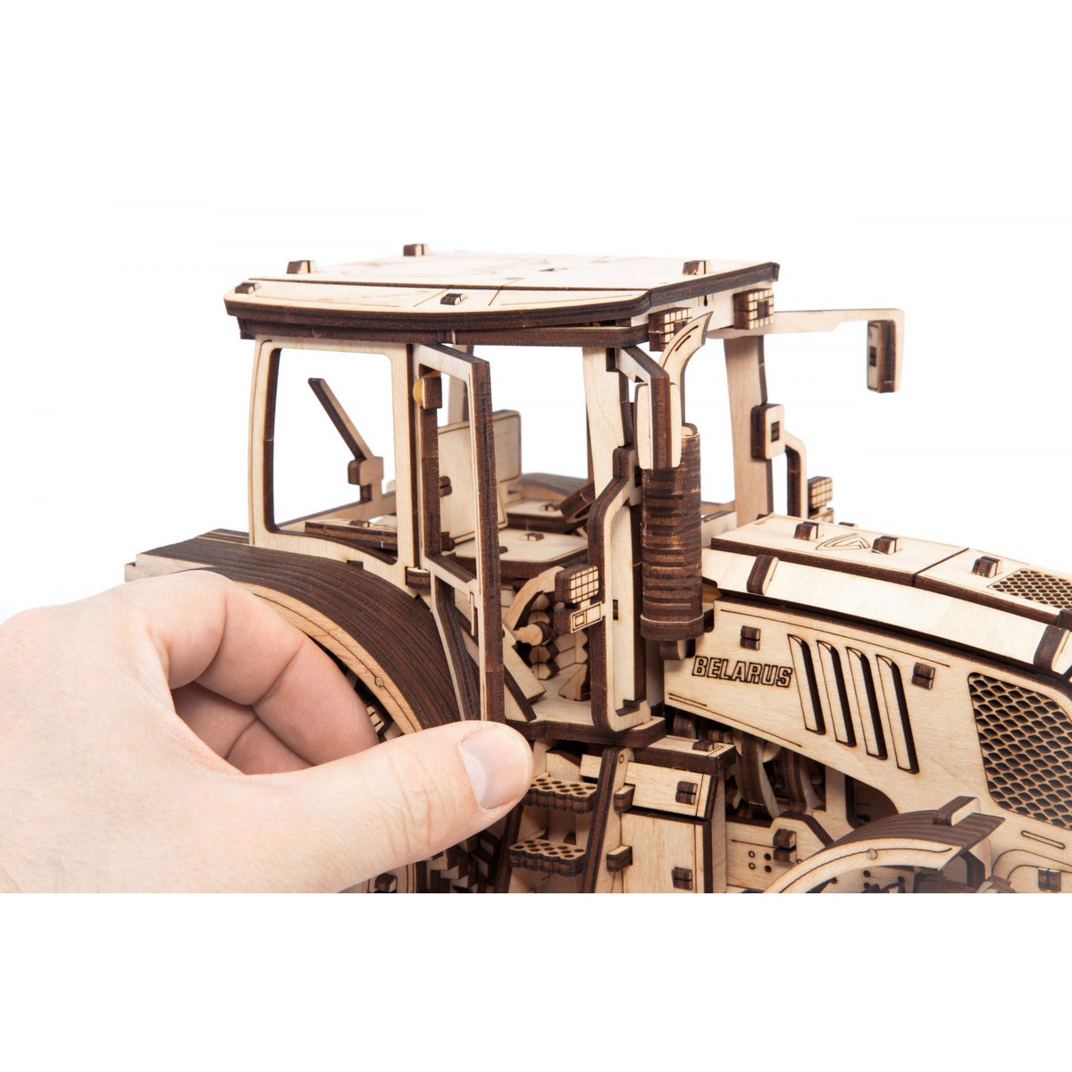 Eco Wood Art (EWA) 3D Mechanische Puzzel Tractor Belarus 2022