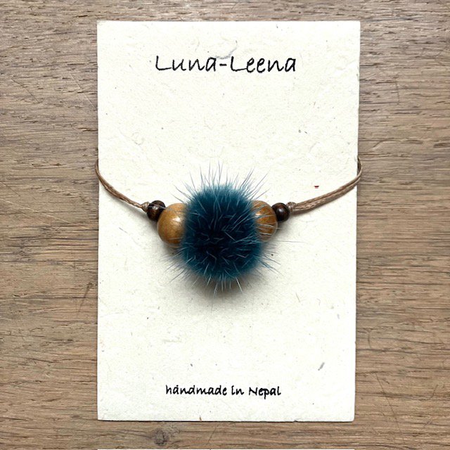 Luna-Leena armband Fluffy Bead Turquoise - één maat volwassen - gemaakt van bestaande kettingen van Nepal
