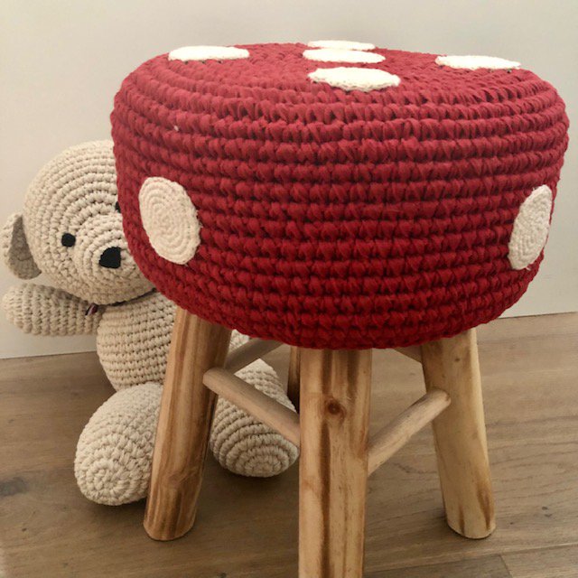 Luna-Leena kruk met paddestoelbekleding rood - Katoen & hout - Handgehaakt in Nepal