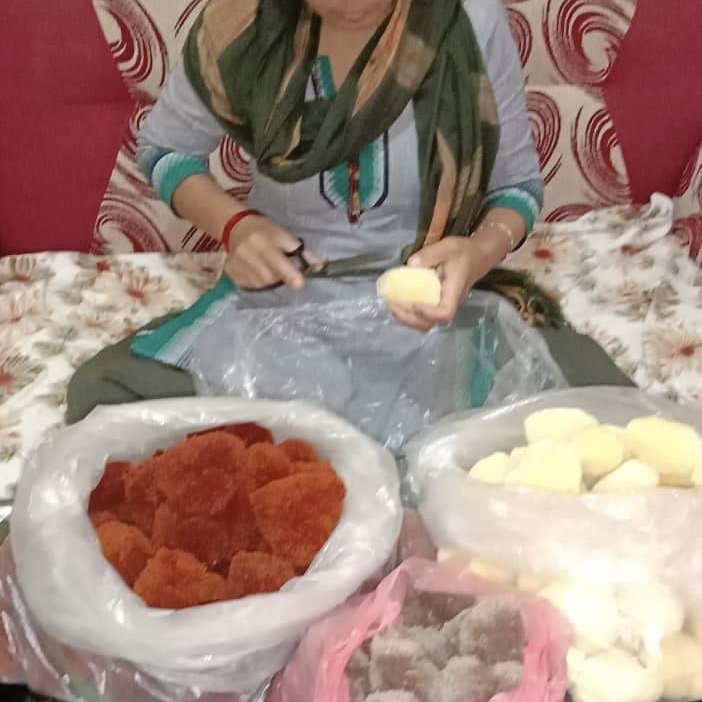 Luna-Leena wandhanger met rood hart - ring 20ø cm - Handgemaakt in Nepal