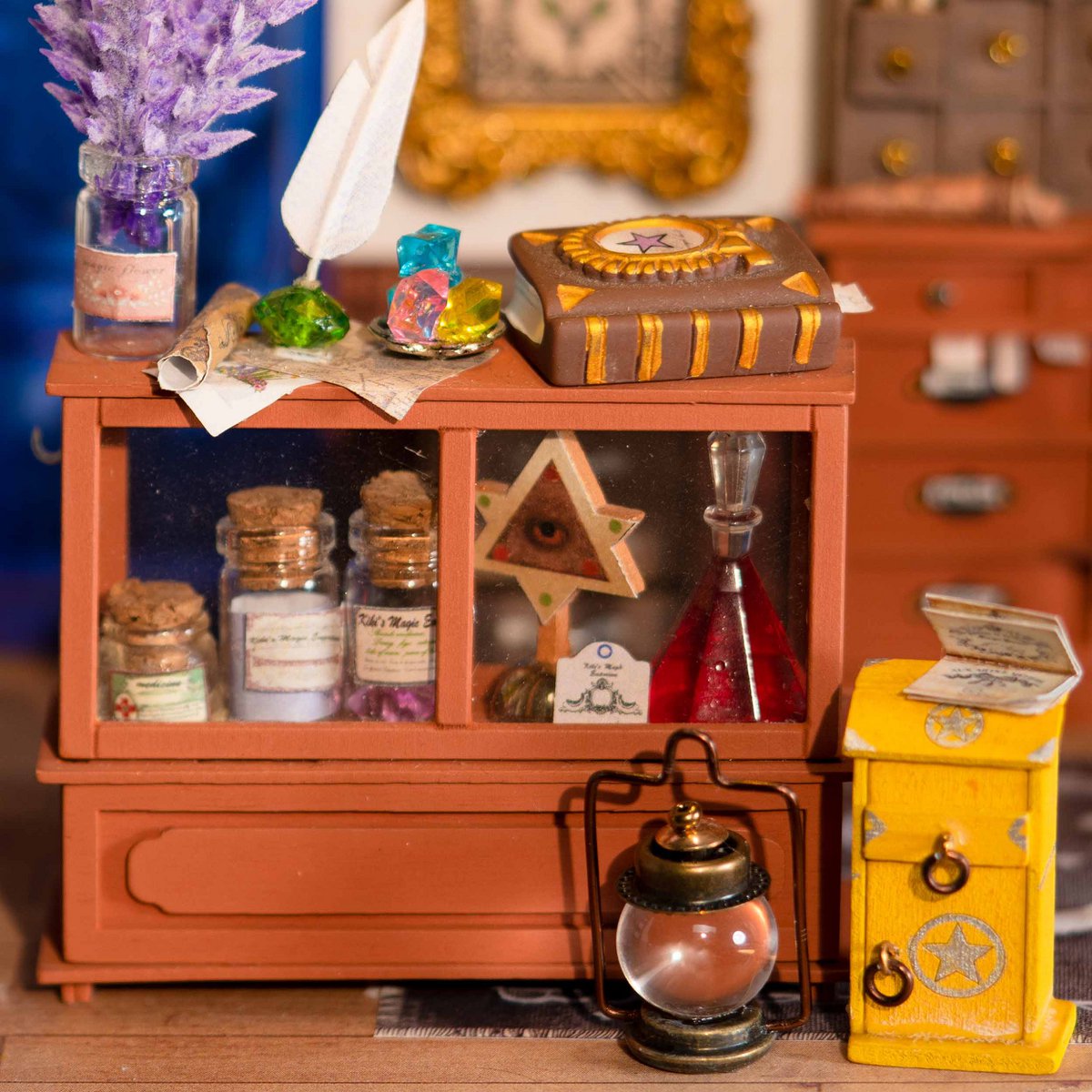 Robotime, DIY Huisje Kiki's Magic Emporium met LED verlichting