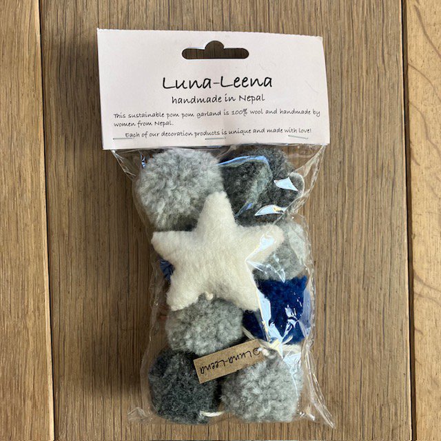 Luna-Leena slinger ster - Pompon blauw/grijs - Handgemaakt in Nepal