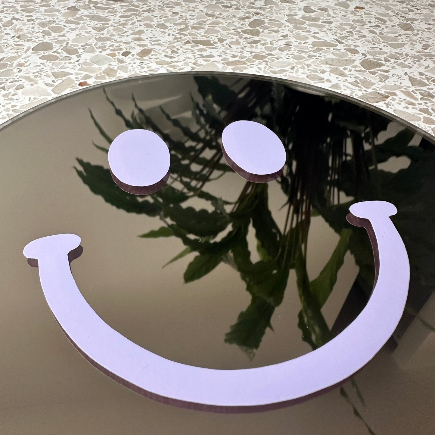 Vrolijkemakende Smiley spiegel Lilac Smile