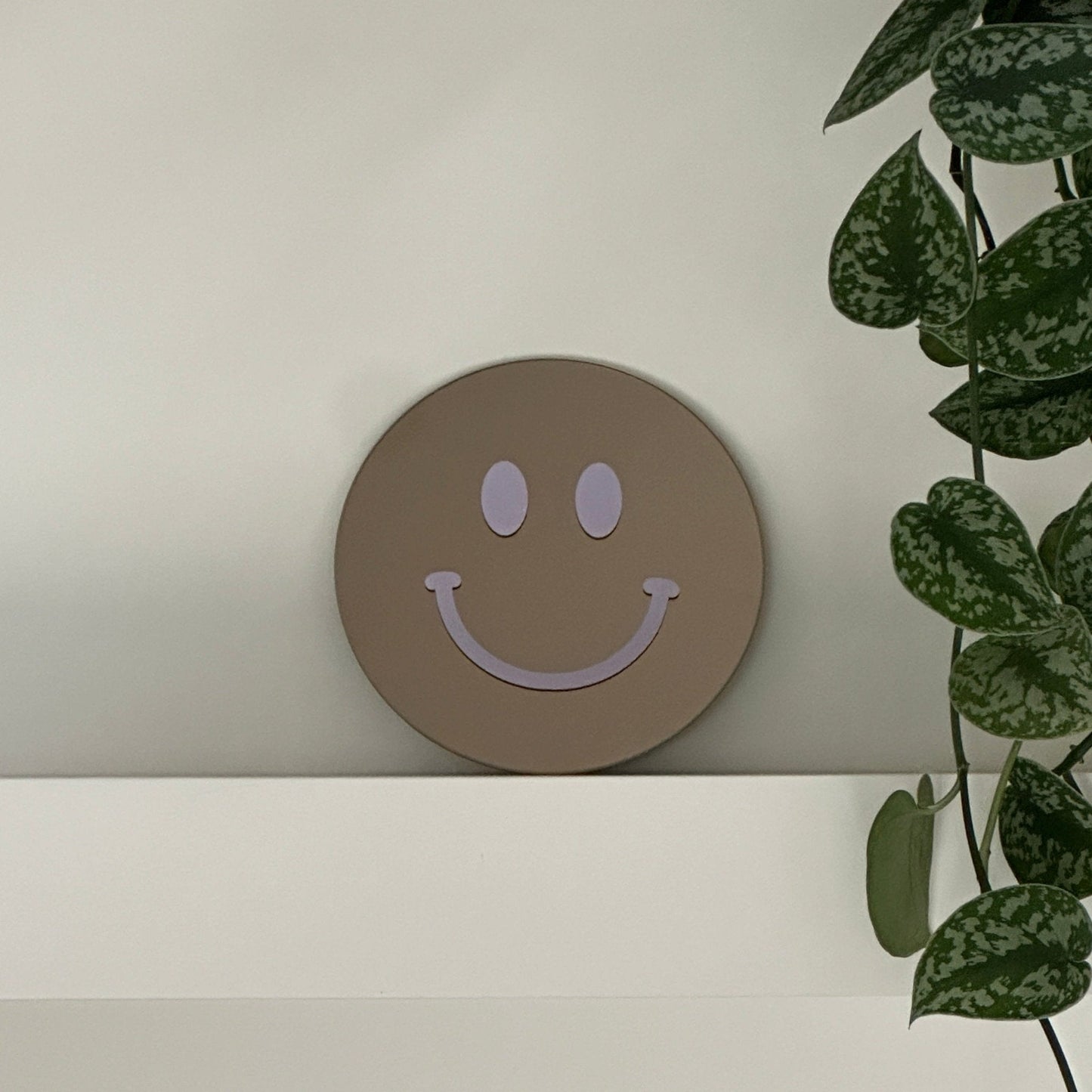 Vrolijkemakende Smiley spiegel Lilac Smile