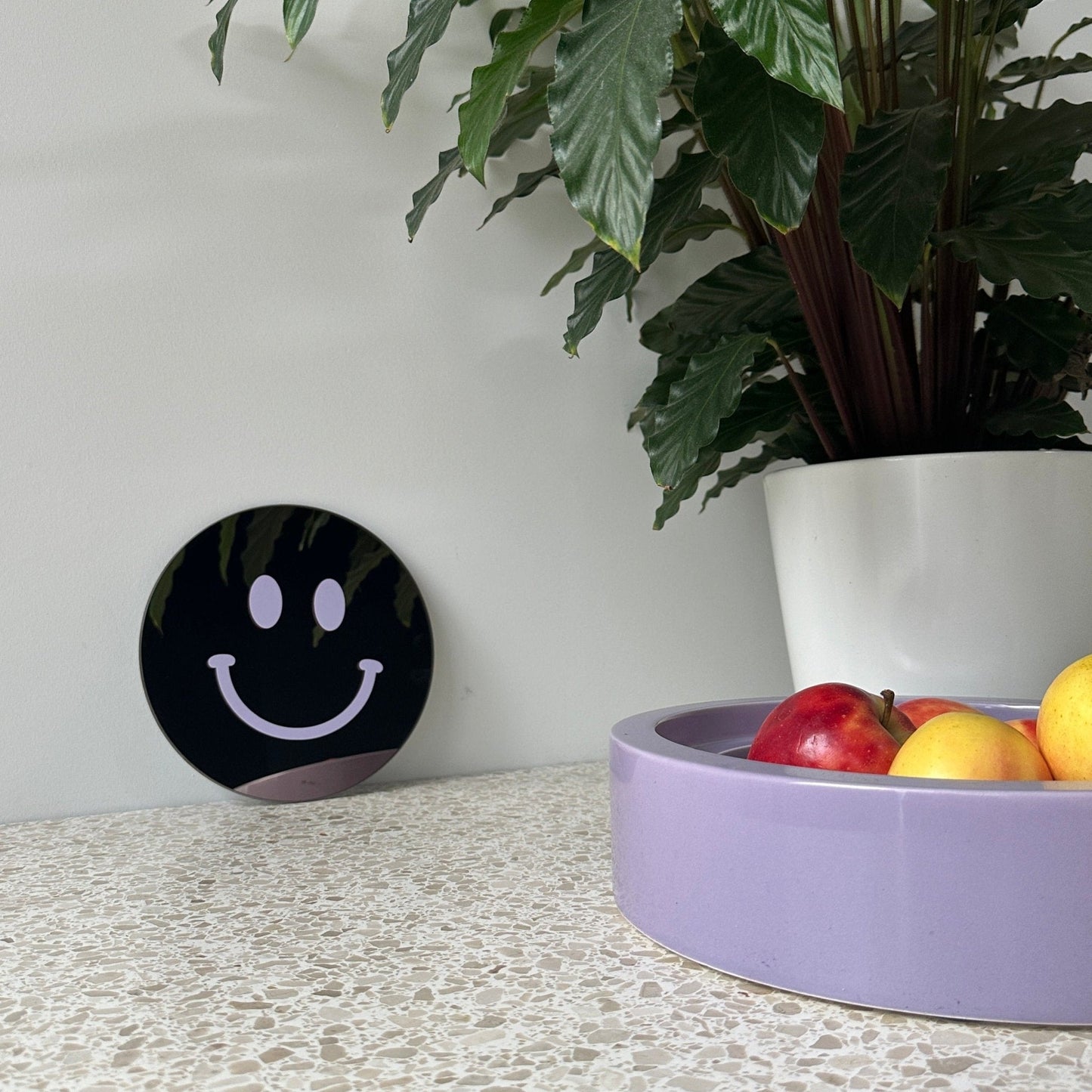 Vrolijkemakende Smiley spiegel Lilac Smile