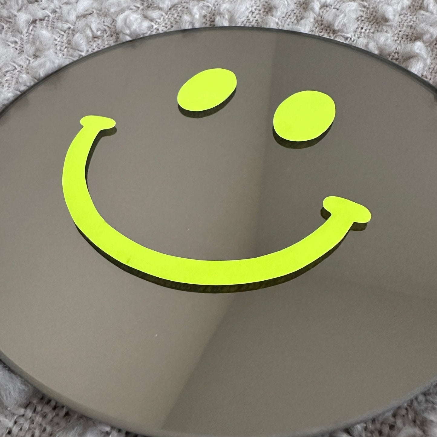 Vrolijkmakende Smiley spiegel Neon Yellow Smile