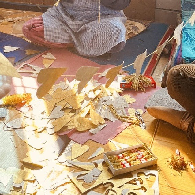 Luna-Leena slinger hart - Ecopapier goud - Handgemaakt in Nepal
