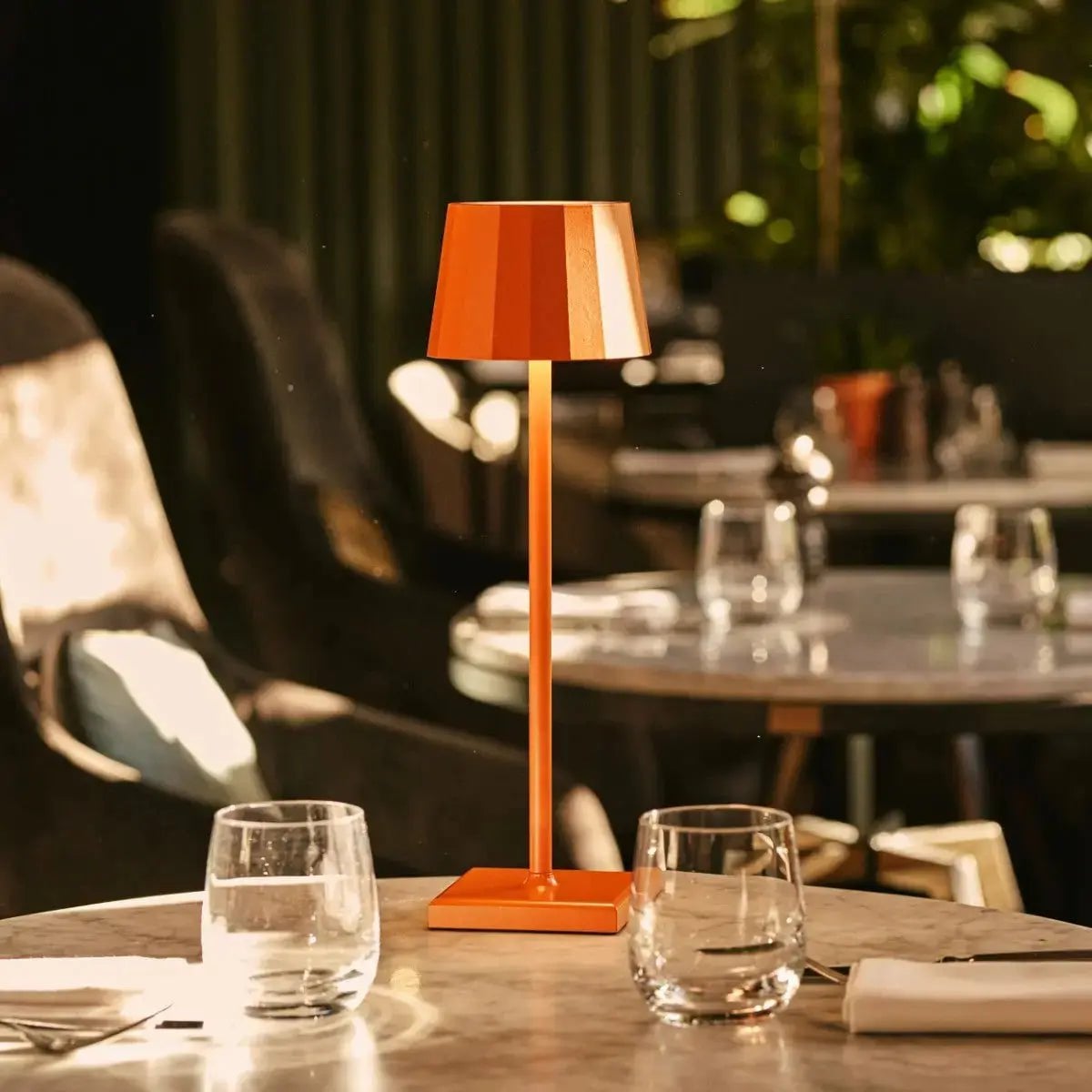 Tavellio - Wouter Oranjebloesem Oplaadbare Tafellamp | Draadloos opladen en batterijduur van 120 uur