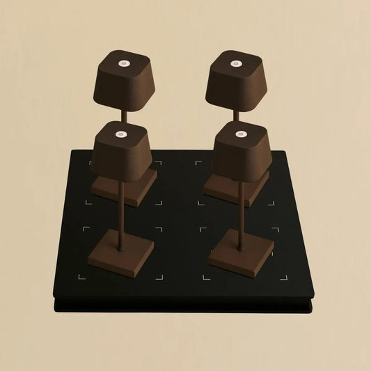 Tavellio - Exclusieve Combiset Professioneel | 4 x Sarphati Mini Mokka Bruin Oplaadbare Tafellampen & 1 x Amstel Oplaadstation