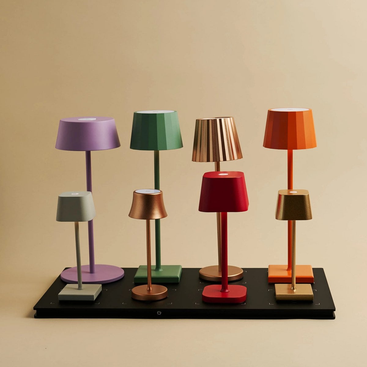 Tavellio - Combiset Professioneel | 8 x Sarphati Mini Mouse grijze oplaadbare tafellampen en 1 x laadstation voor het Central Station