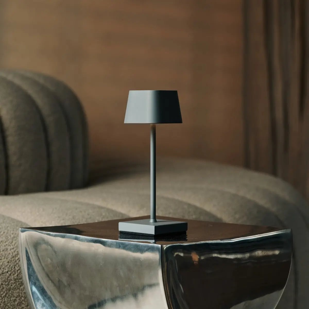 Tavellio - Combiset Professioneel | 8 x Sarphati Mini Mouse grijze oplaadbare tafellampen en 1 x laadstation voor het Central Station