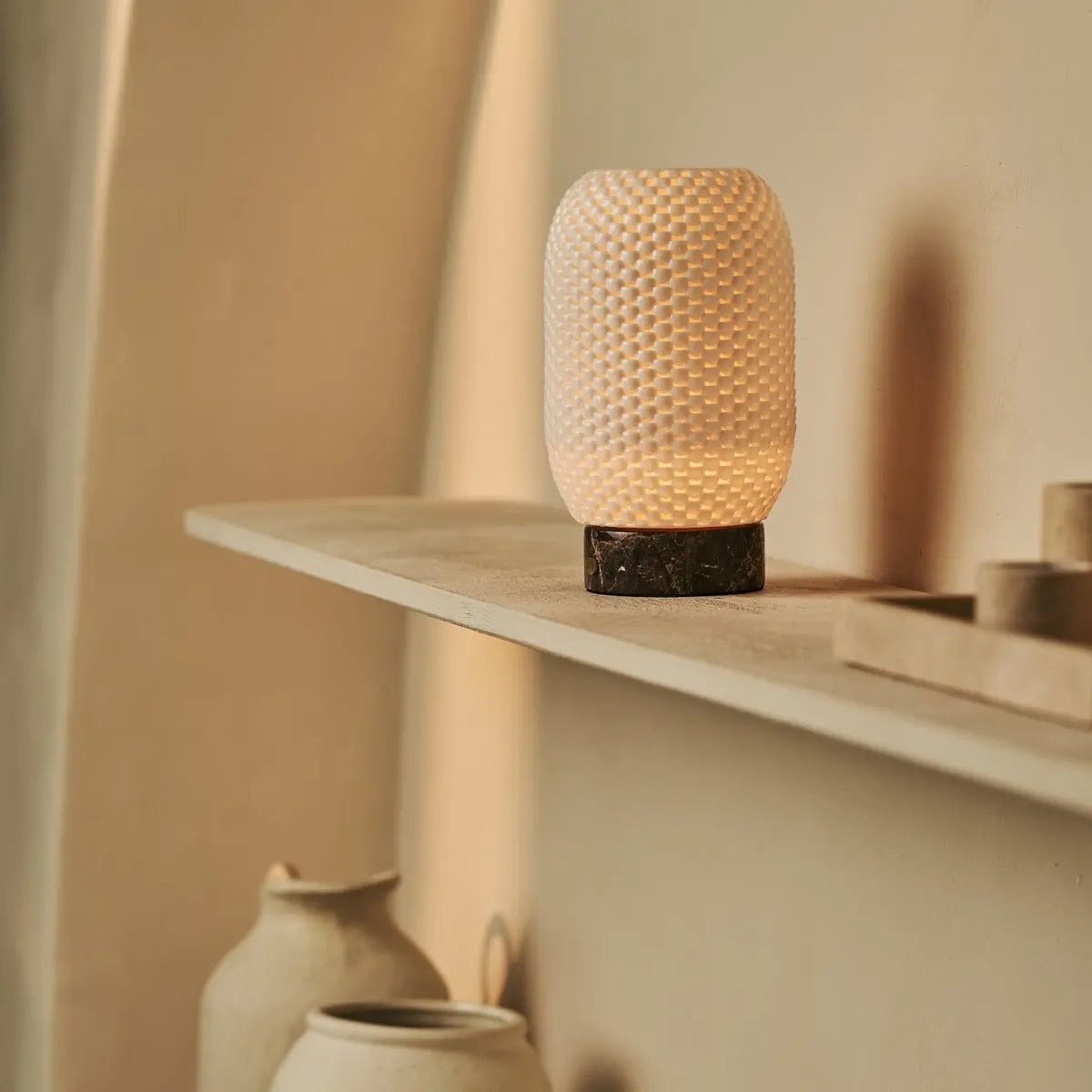 Tavellio- Aurora Donkerbruin Marmeren Snoerloze Tafellamp | 3D-geprint porselein, dimbaar en batterijduur tot 100 uur