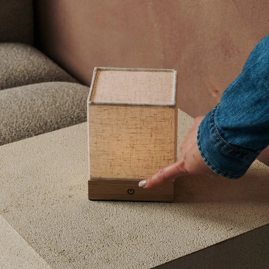 Tavellio - Zano Lichtbruine Draadloze Lamp met Batterij | Linnenmix, LED en drie lichtmodi