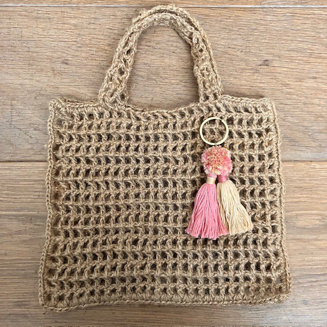 Luna-Leena Keychain Twin Tassels  - Oud roze/zand - handgemaakt in Nepal