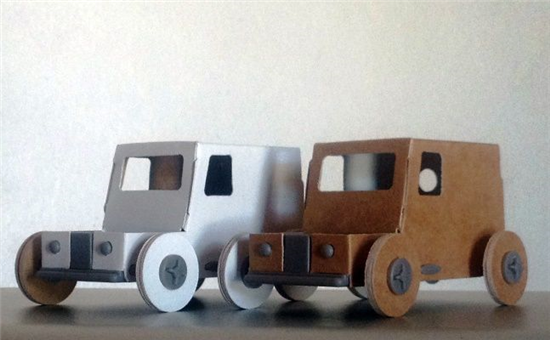 DIY kartonnen speelgoedauto