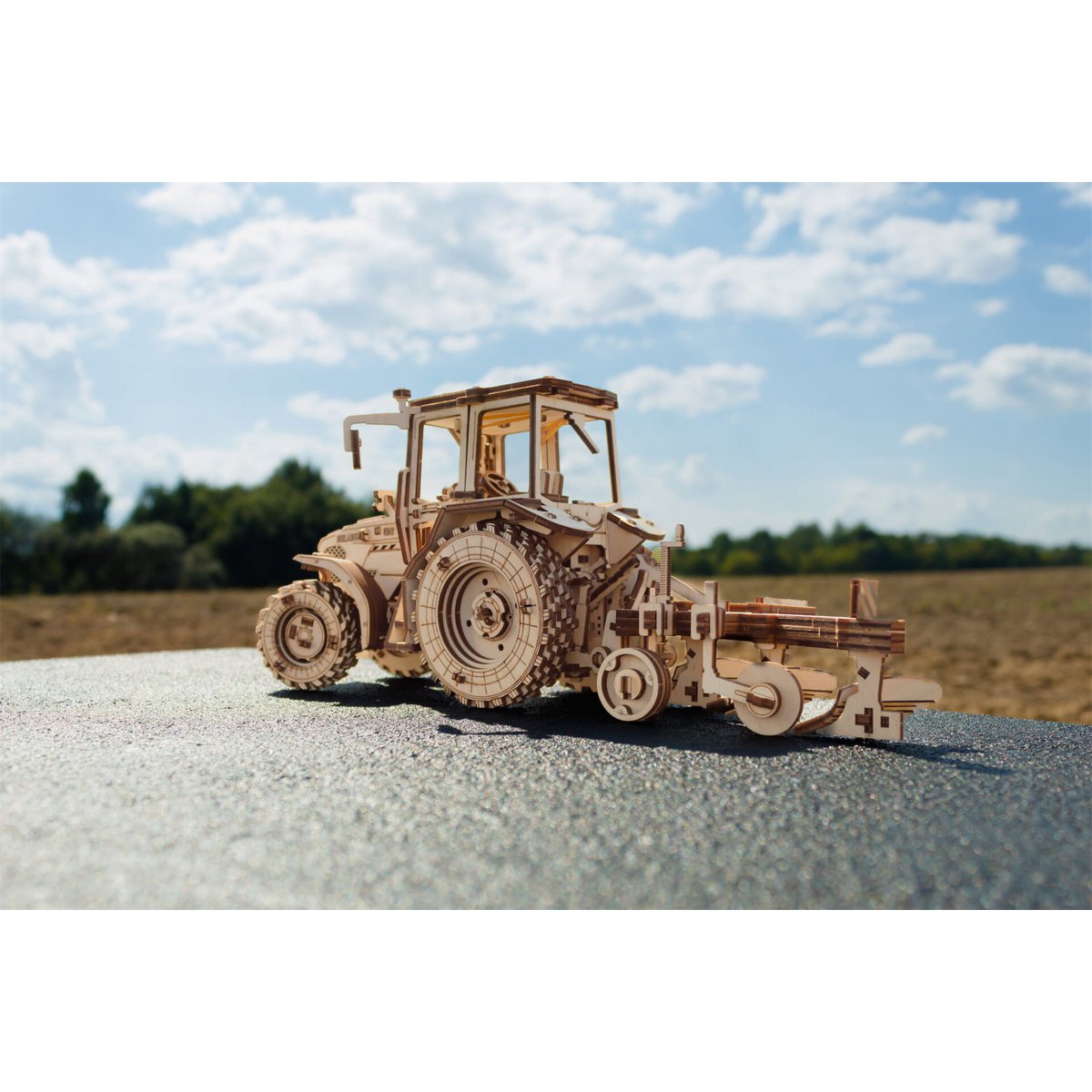 Eco Wood Art (EWA) 3D Mechanische Puzzel Tractor Belarus 82.3 met Ploeg (Plow), 3892, 36,2x11,8x15,6cm