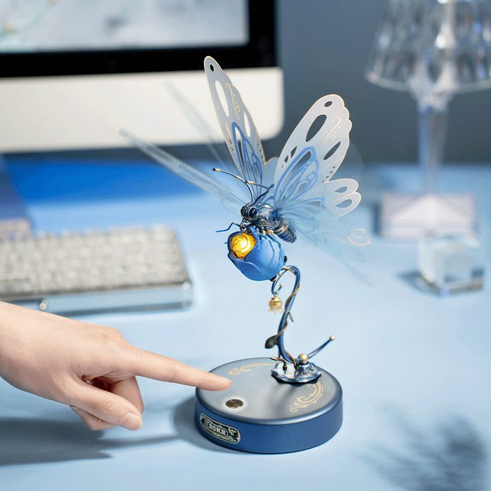 Robotime, Laat ze hun Ipad vergeten met dit 3D DIY Kunststof Bouwpakket Vlinder