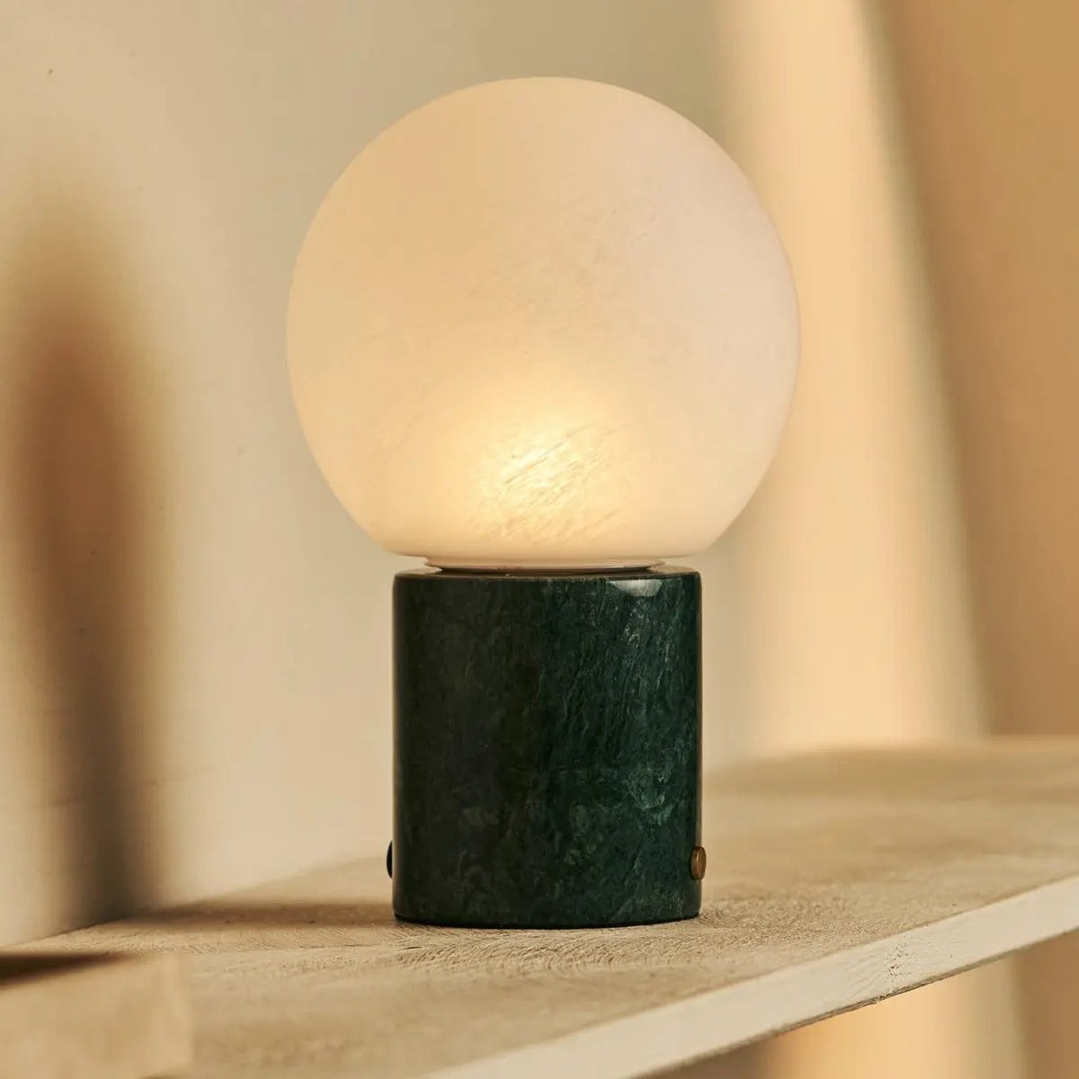 Tavellio - Metsu Groen – Verde Alpi Marmer Oplaadbare Tafellamp | Authentiek, dimbaar en tot 100 uur licht