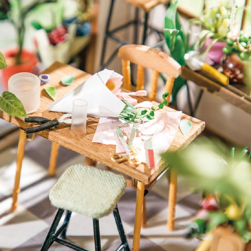 Robotime, DIY Huisje Emily's Flower Shop